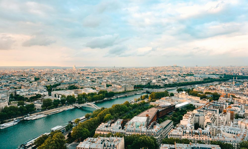 Île-de-France bâtiments haussmanien avec la seine